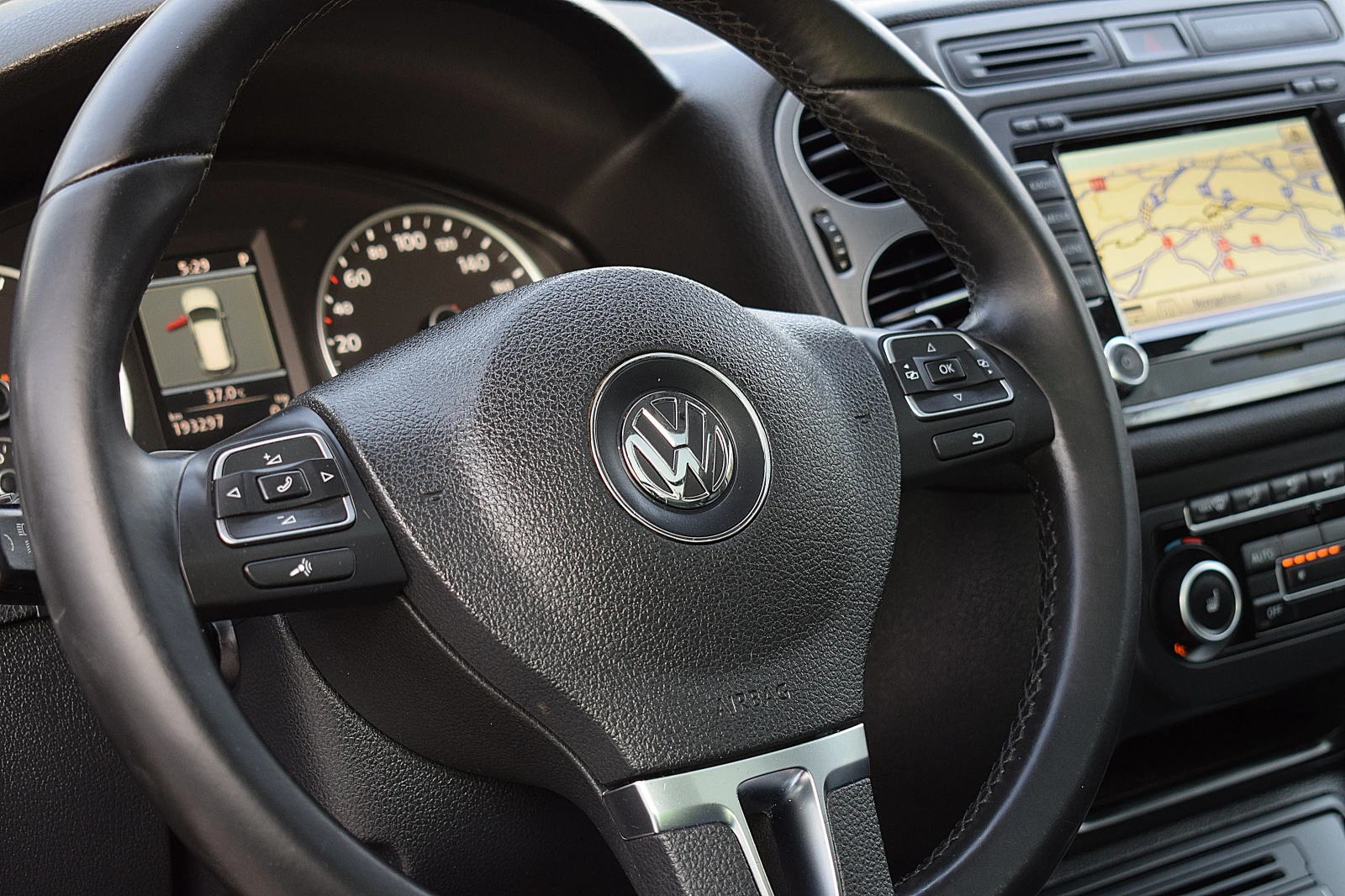 VW Tiguan 2.0ШВЕЙЦАРИЯ/LUX/4x4/КОЖА/ПАНОРАМА/LED/КСЕНОН/НАВИ - изображение 10