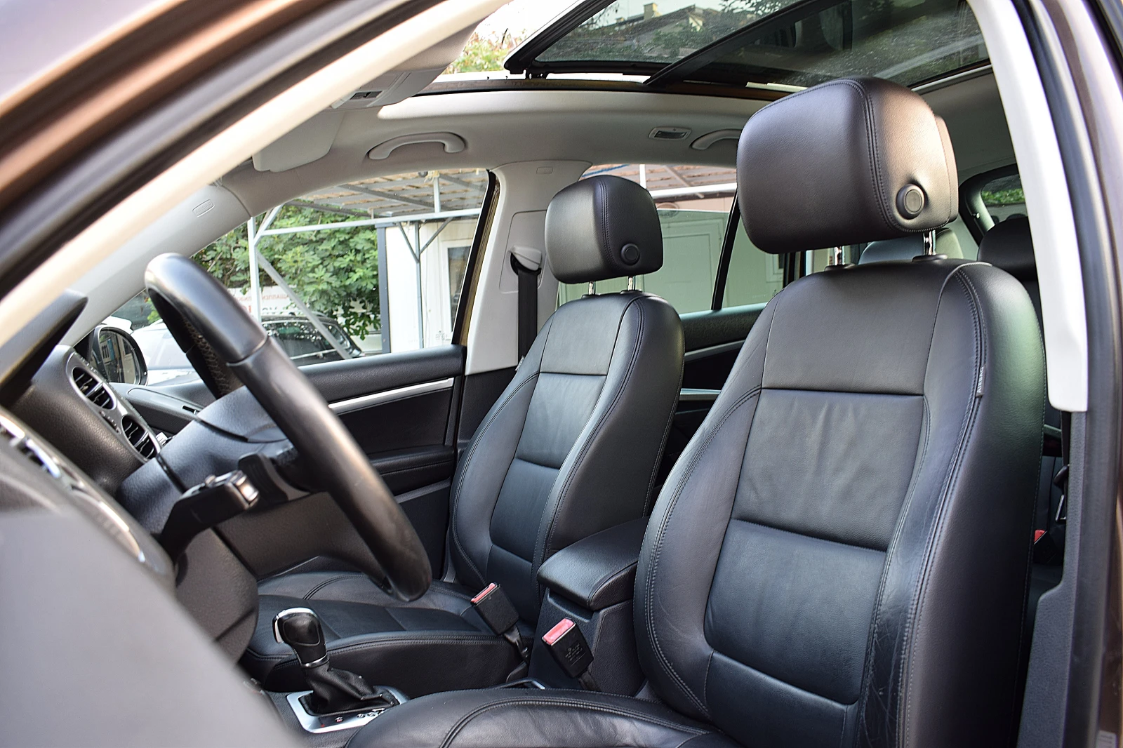VW Tiguan 2.0ШВЕЙЦАРИЯ/LUX/4x4/КОЖА/ПАНОРАМА/LED/КСЕНОН/НАВИ - изображение 7
