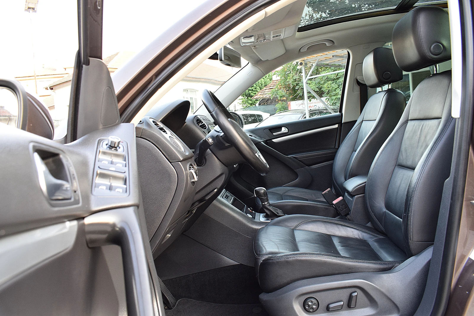 VW Tiguan 2.0ШВЕЙЦАРИЯ/LUX/4x4/КОЖА/ПАНОРАМА/LED/КСЕНОН/НАВИ - изображение 8
