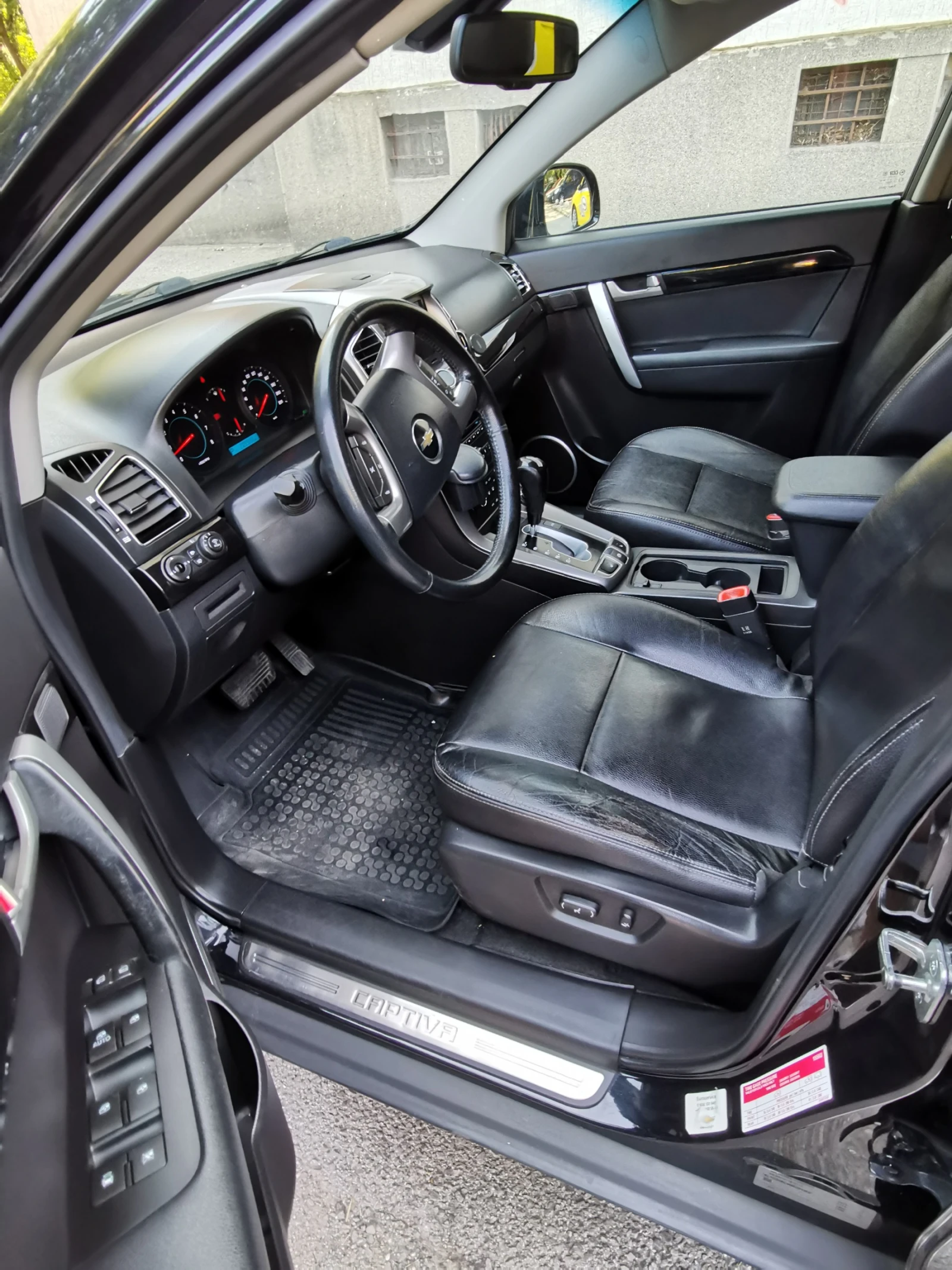 Chevrolet Captiva 3.0i V6, снимка 14 - Автомобили и джипове - 55848450