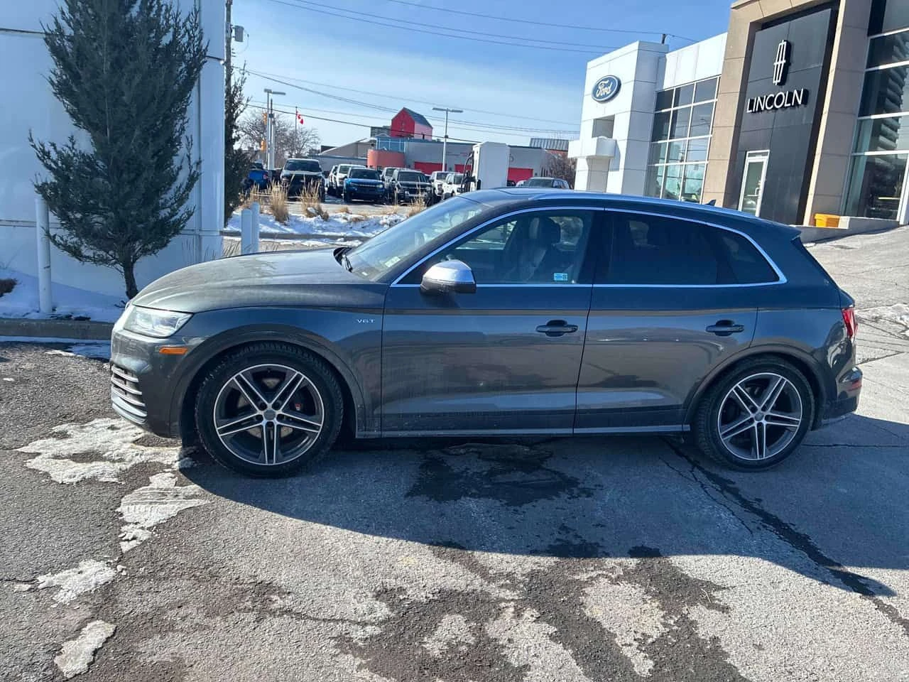Audi SQ5  Progressiv / CARFAX /LED /PANO / NAVI /MASSAGE , снимка 2 - Автомобили и джипове - 53739883