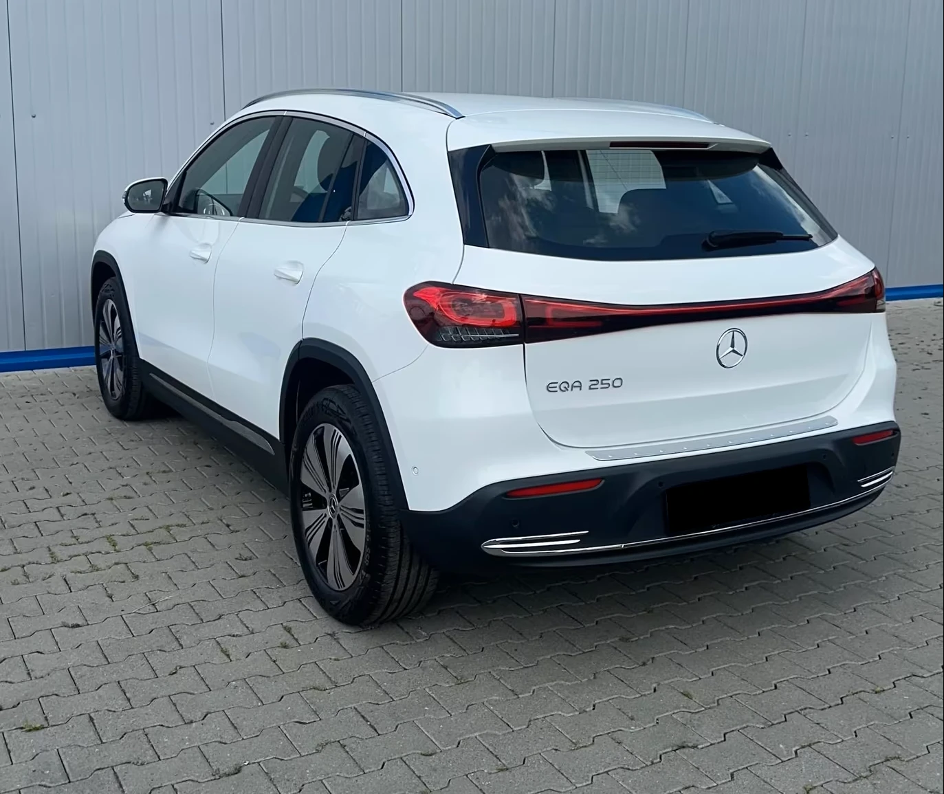 Mercedes-Benz EQA 250* LED* CAMERA* CARPLAY* , снимка 4 - Автомобили и джипове - 53957962