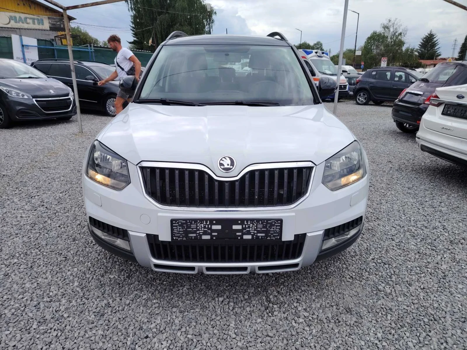 Skoda Yeti 2.0 TDI Face Lift, снимка 3 - Автомобили и джипове - 54742669