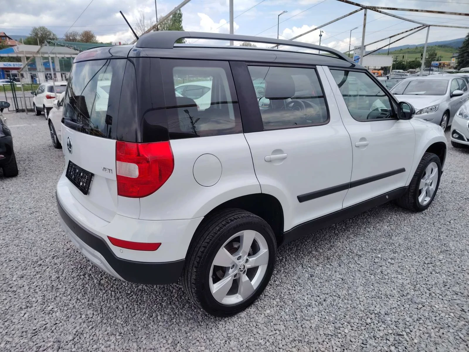 Skoda Yeti 2.0 TDI Face Lift, снимка 7 - Автомобили и джипове - 54742669