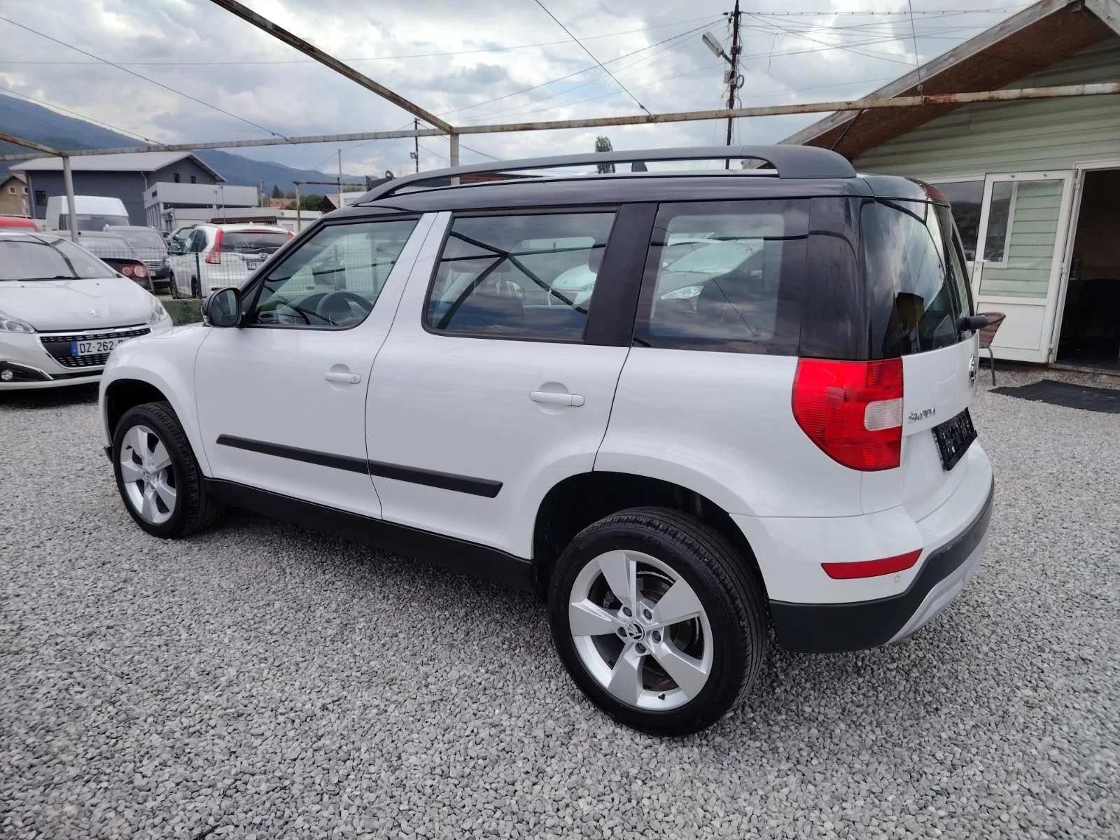Skoda Yeti 2.0 TDI Face Lift, снимка 4 - Автомобили и джипове - 54742669