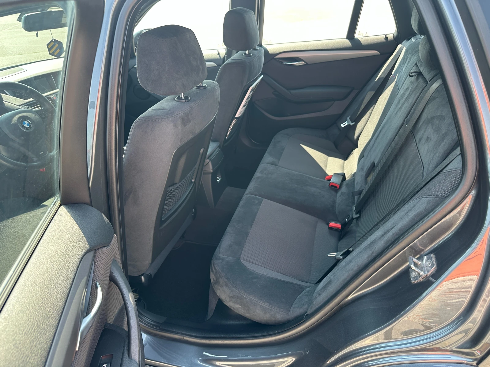 BMW X1 18d, M-tech, 8ZF, Harman, Alcantara, X-drive, снимка 9 - Автомобили и джипове - 55773574