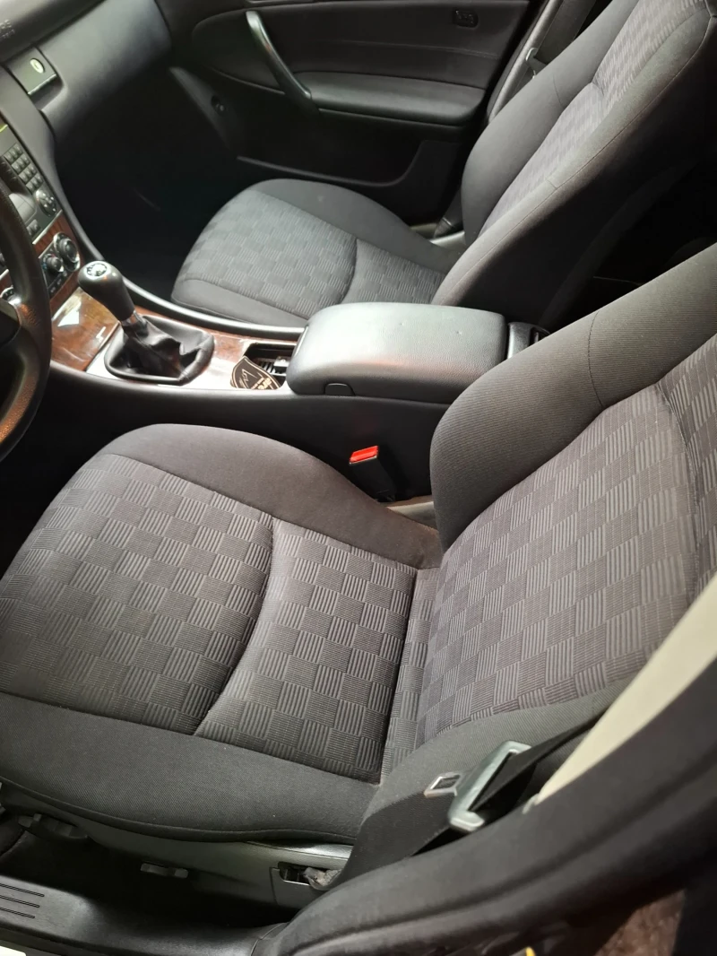 Mercedes-Benz C 180 Газ/Бензин , снимка 7 - Автомобили и джипове - 50450304