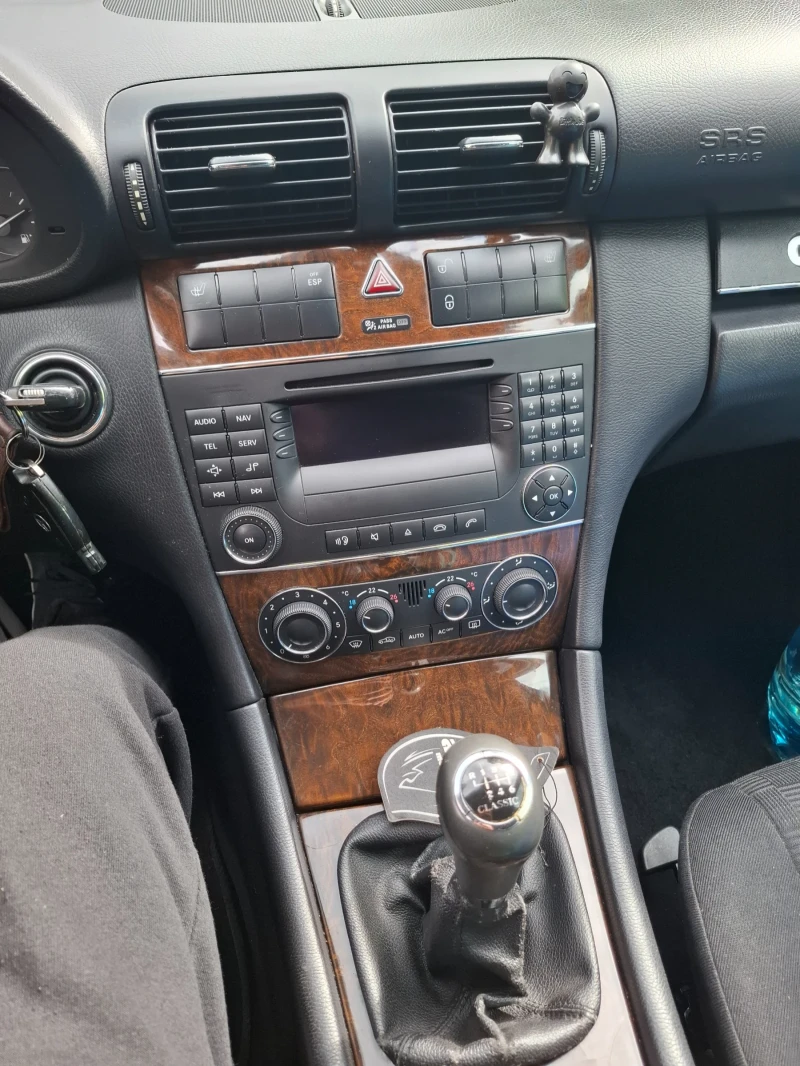 Mercedes-Benz C 180 Газ/Бензин , снимка 9 - Автомобили и джипове - 50450304