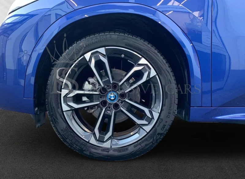 BMW iX2 eDRIVE 20* M-SPORT* PANORAMA* HUD* 360* , снимка 4 - Автомобили и джипове - 51352751