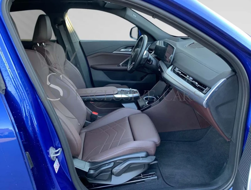 BMW iX2 eDRIVE 20* M-SPORT* PANORAMA* HUD* 360* , снимка 9 - Автомобили и джипове - 51352751