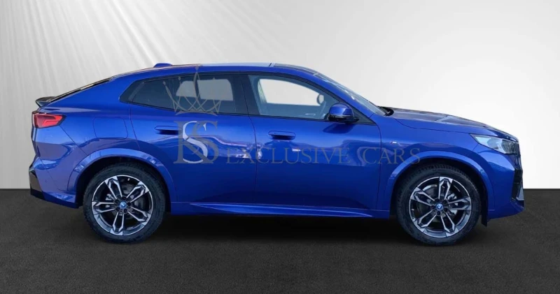 BMW iX2 eDRIVE 20* M-SPORT* PANORAMA* HUD* 360* , снимка 2 - Автомобили и джипове - 51352751