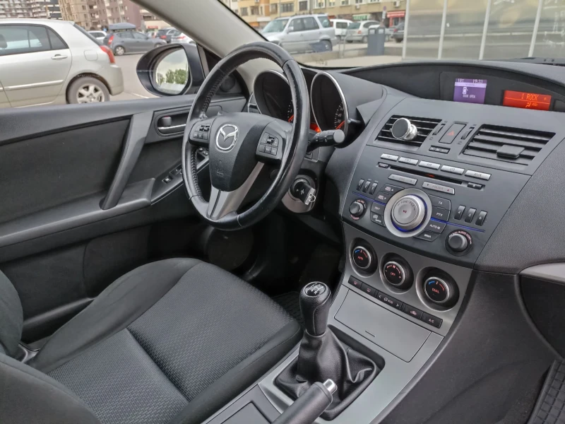 Mazda 3 1.6 ръчни , снимка 7 - Автомобили и джипове - 51714332