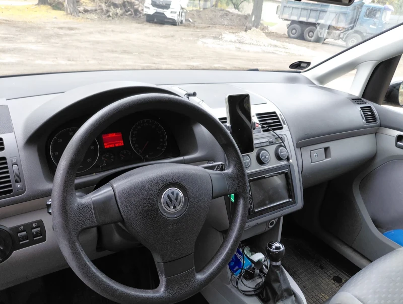 VW Touran 1.9 TDI, снимка 7 - Автомобили и джипове - 52305485