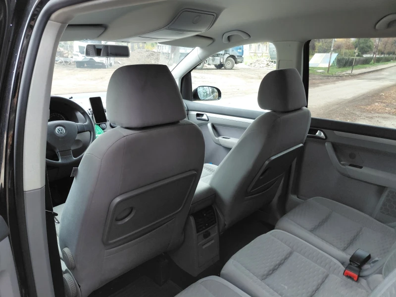 VW Touran 1.9 TDI, снимка 8 - Автомобили и джипове - 52305485