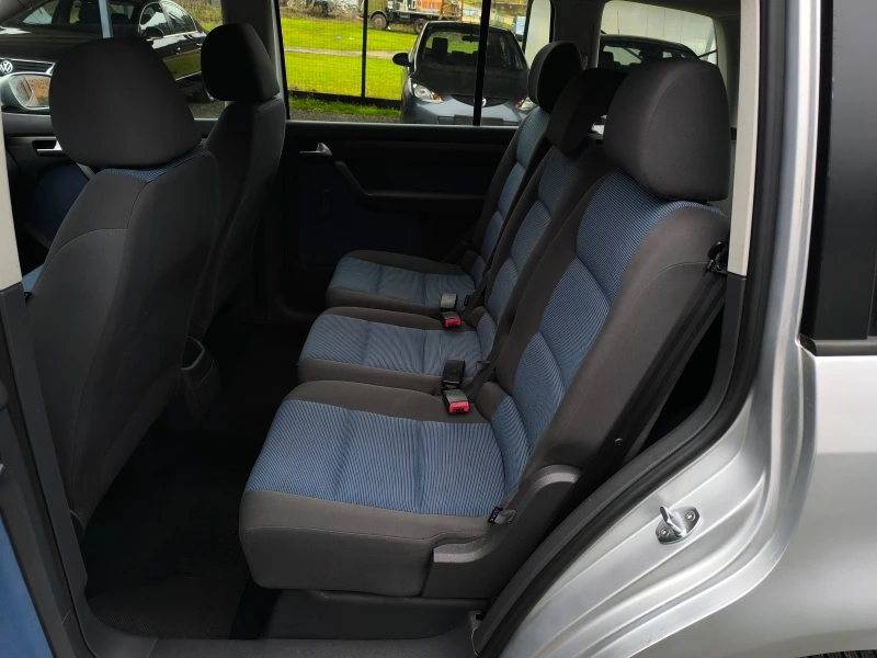 VW Touran FACE LIFT-1.9TDI-105кс-6 скорости-КЛИМАТРОНИК-, снимка 12 - Автомобили и джипове - 52579995