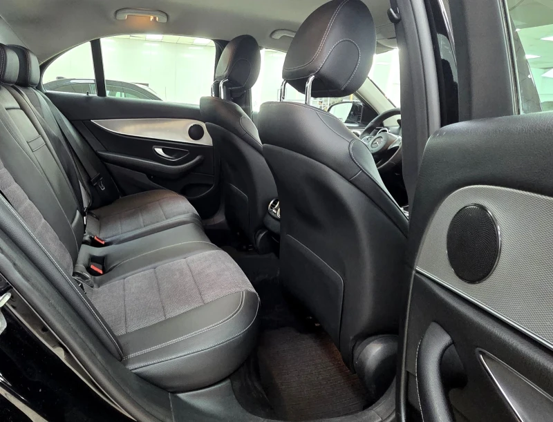 Mercedes-Benz E 220 12.2018/9G/Ambient/194 к.с., снимка 10 - Автомобили и джипове - 52599342