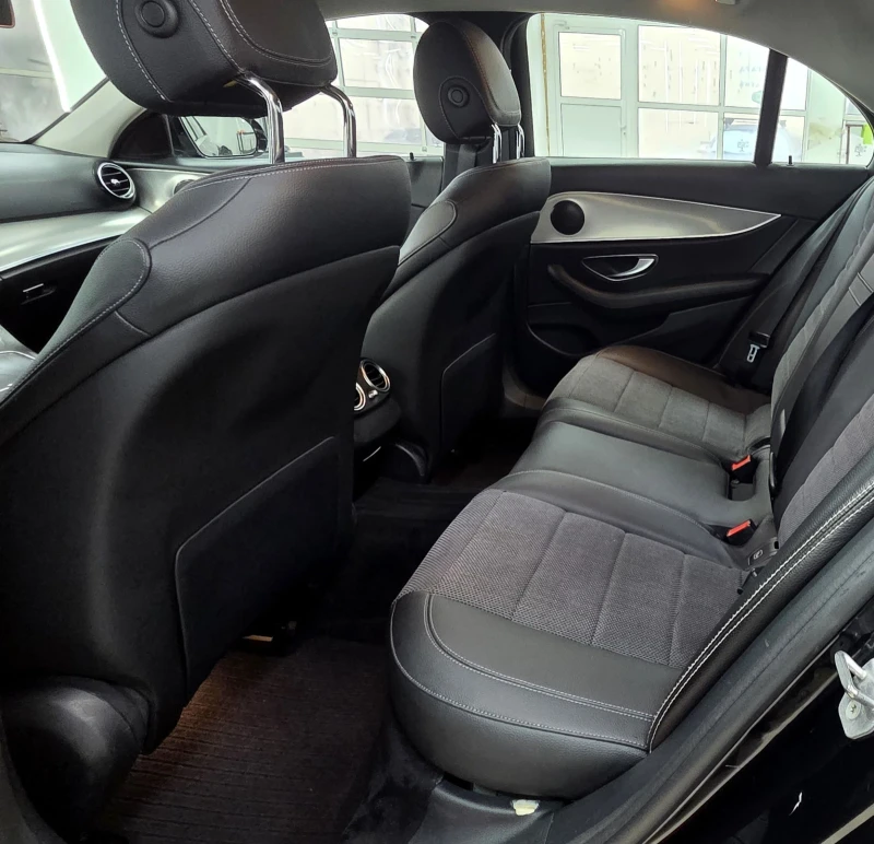 Mercedes-Benz E 220 12.2018/9G/Ambient/194 к.с., снимка 9 - Автомобили и джипове - 52599342