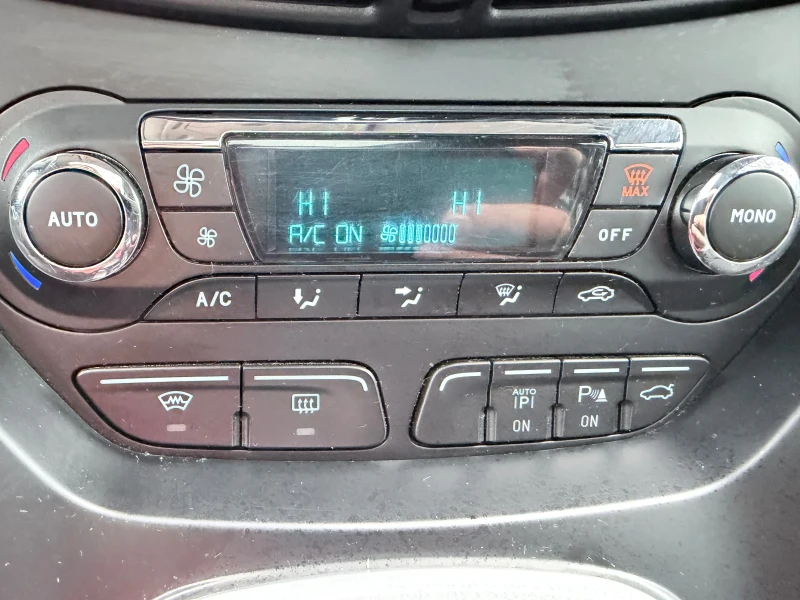 Ford Grand C-Max, снимка 16 - Автомобили и джипове - 53264387