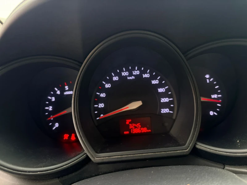 Kia Rio 1.1CRDI, снимка 8 - Автомобили и джипове - 53541369