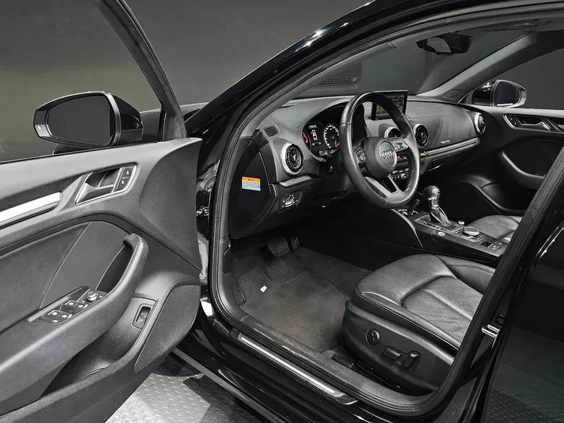 Audi A3 2.0 TFSI, снимка 12 - Автомобили и джипове - 54135543