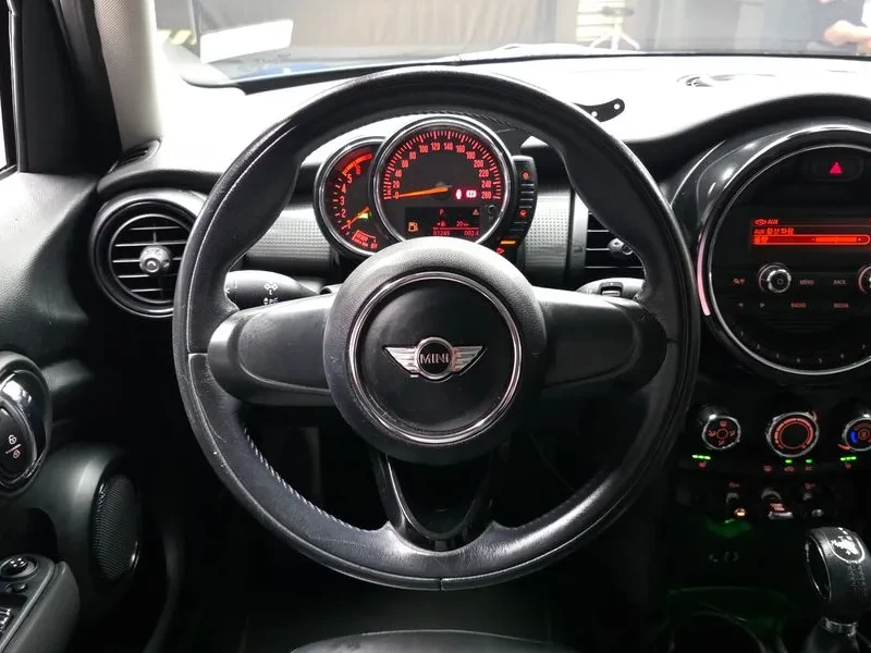 Mini Cooper Basic Model 3Rd Generation, снимка 13 - Автомобили и джипове - 55901216