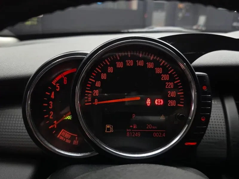 Mini Cooper Basic Model 3Rd Generation, снимка 8 - Автомобили и джипове - 55901216