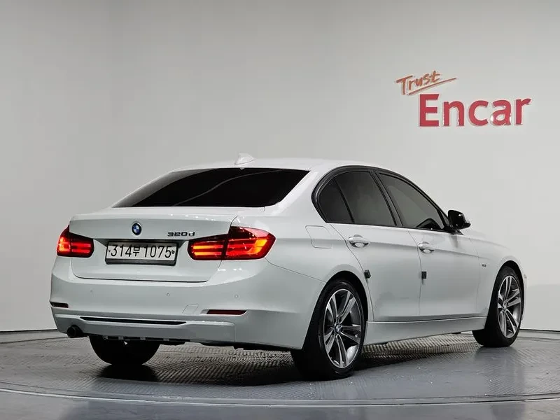 BMW 320 (F30) 320D Sports, снимка 4 - Автомобили и джипове - 56117930
