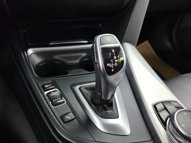 BMW 320 (F30) 320D Sports, снимка 11 - Автомобили и джипове - 56117930