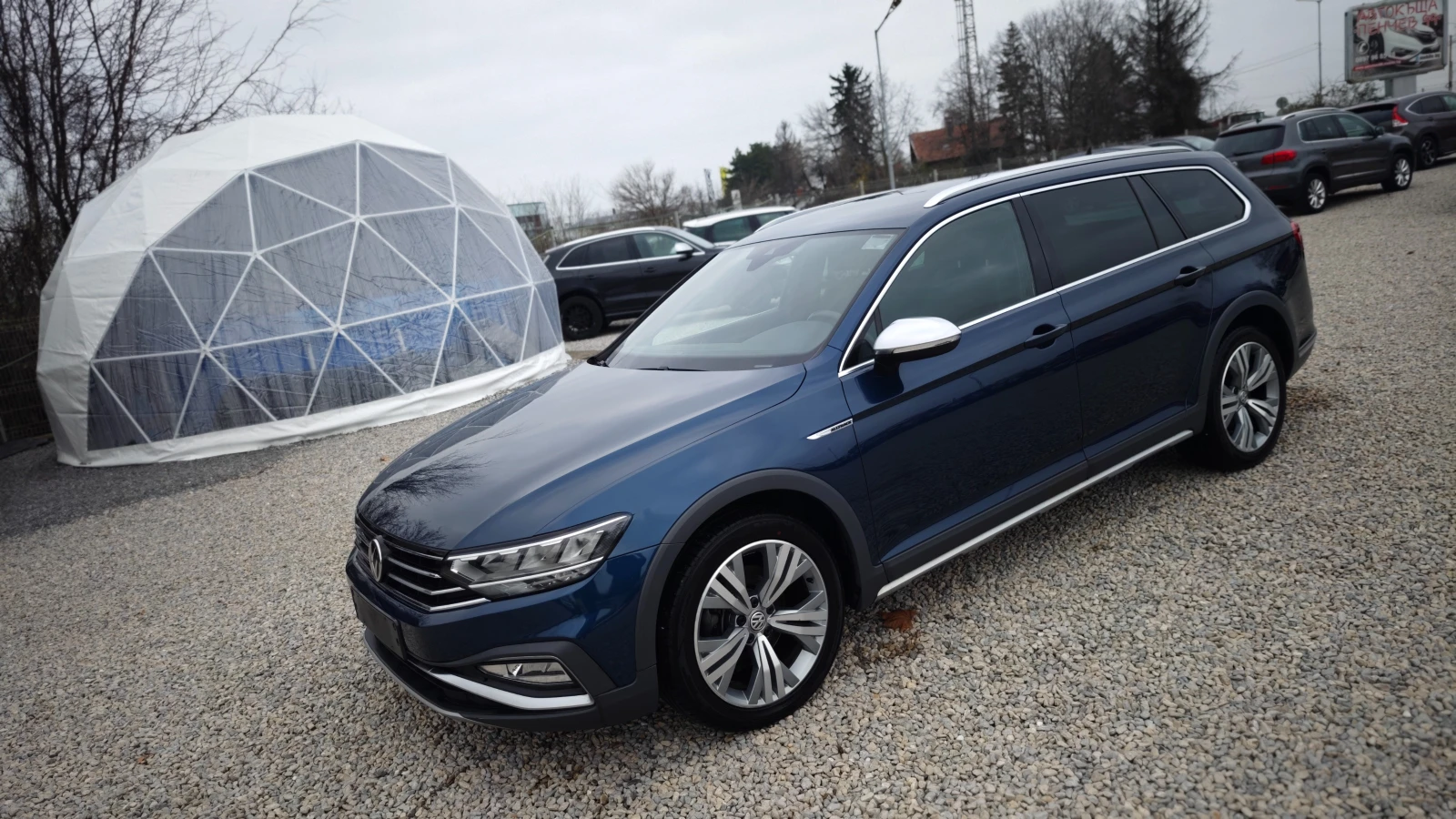 VW Passat FULL АСИСТЕНЦИИ/ПЪТ/ПЪТНИ ЗНАЦИ/ДИСТАНЦИЯ/ПЕШЕХОДЦ, снимка 1