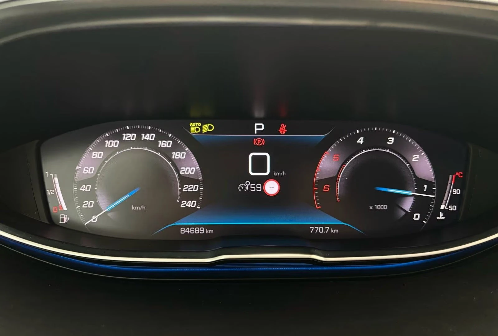 Peugeot 5008 2.0/180HP/ALLURE/7SEATS/360/LED/NAVI/KLESS/642v - изображение 9