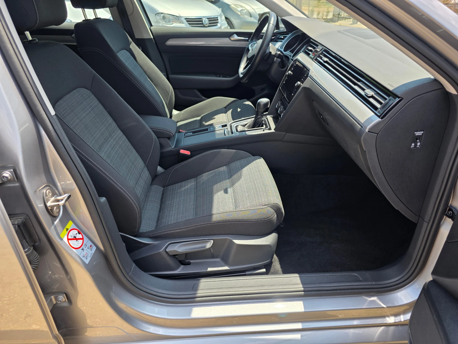 VW Passat 1.6TDI 80000km! KATO HOB! - изображение 9