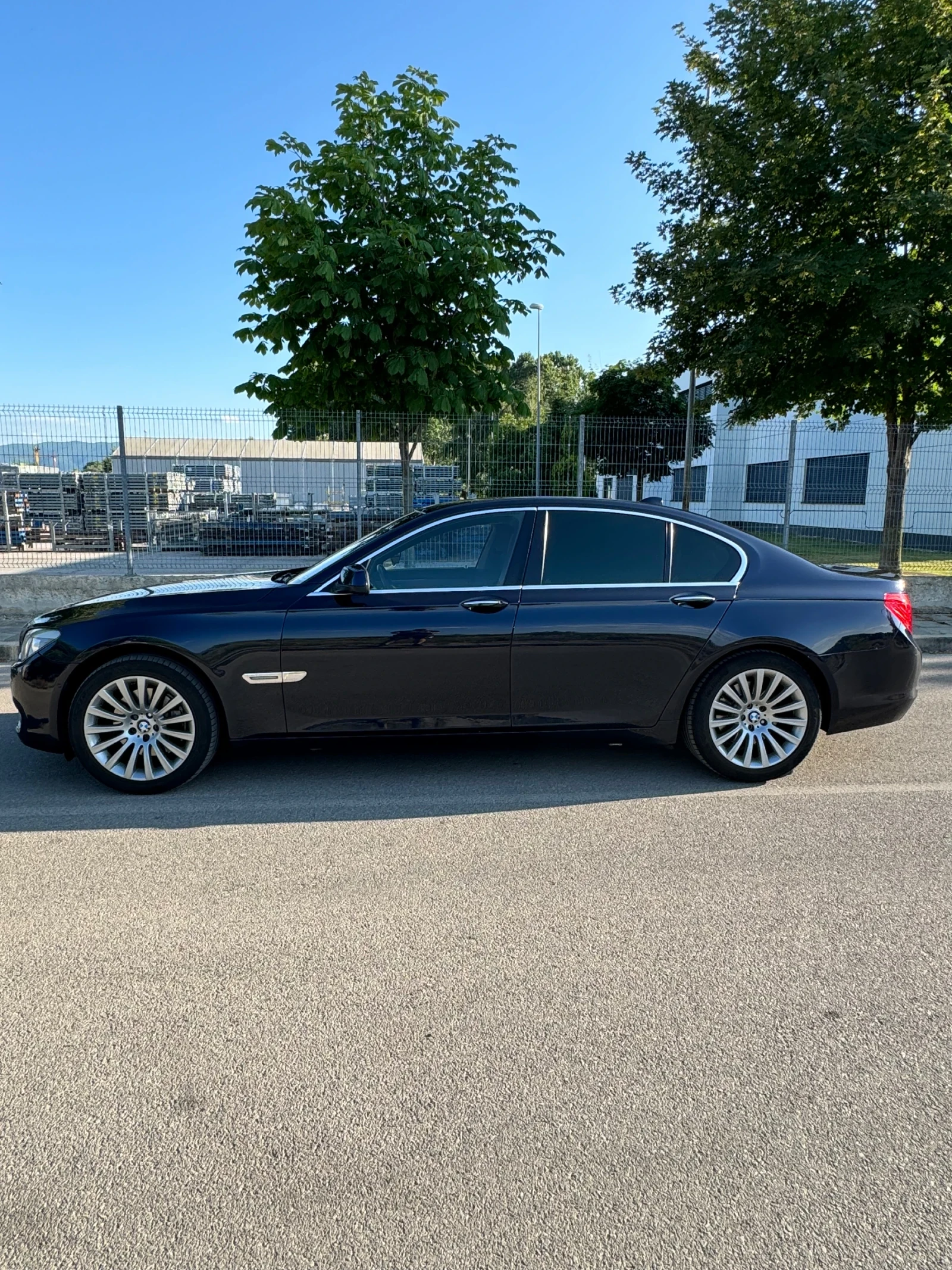 BMW 740 БАРТЕР/ОБСЛУЖЕН В М-КАР/2011г/РЕАЛНИ КМ.! - изображение 4