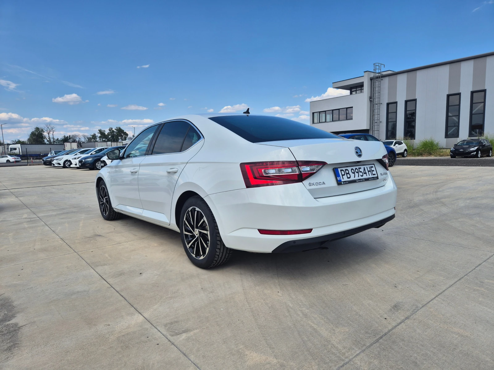 Skoda Superb  L&K 2.0 TDI DSG 4X4 190кс - изображение 3