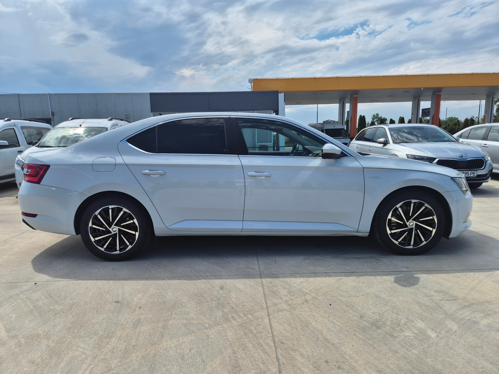 Skoda Superb  L&K 2.0 TDI DSG 4X4 190кс - изображение 6