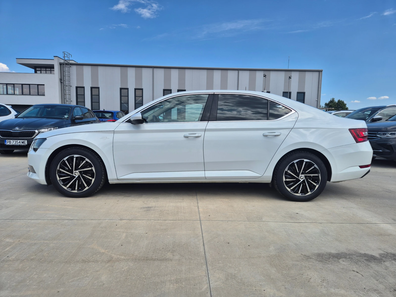 Skoda Superb  L&K 2.0 TDI DSG 4X4 190кс - изображение 2