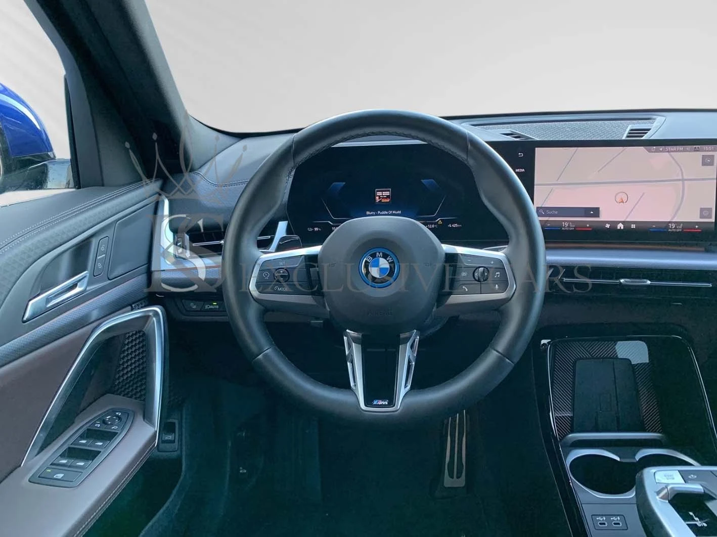 BMW iX2 eDRIVE 20* M-SPORT* PANORAMA* HUD* 360*  - изображение 5
