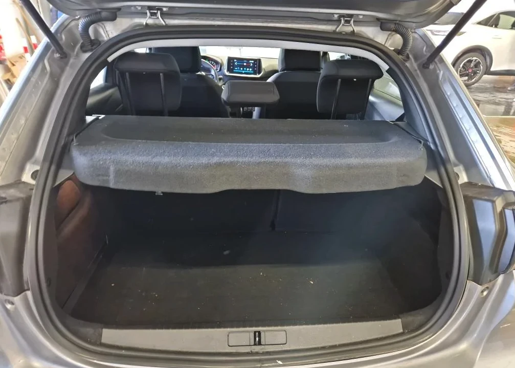 Peugeot 208 1.2 PureTech LED Klima, снимка 9 - Автомобили и джипове - 53861206