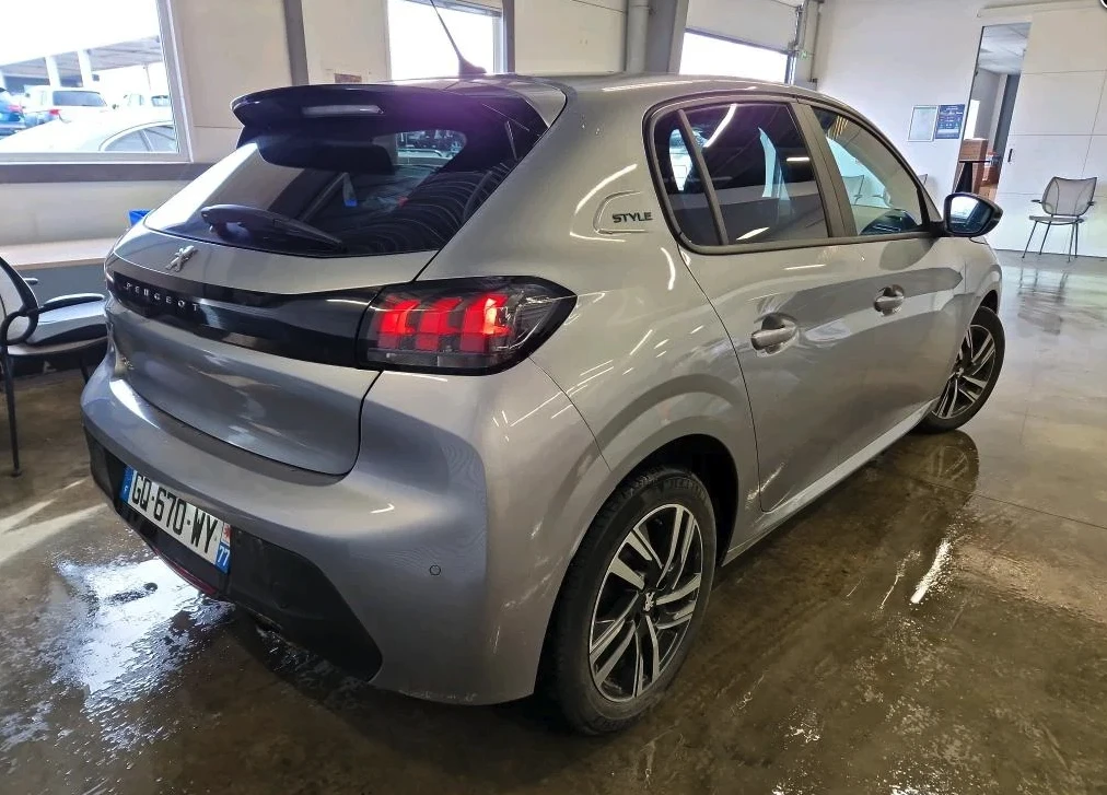 Peugeot 208 1.2 PureTech LED Klima, снимка 3 - Автомобили и джипове - 53861206