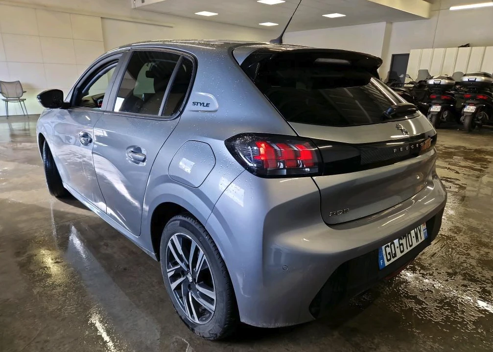 Peugeot 208 1.2 PureTech LED Klima, снимка 4 - Автомобили и джипове - 53861206