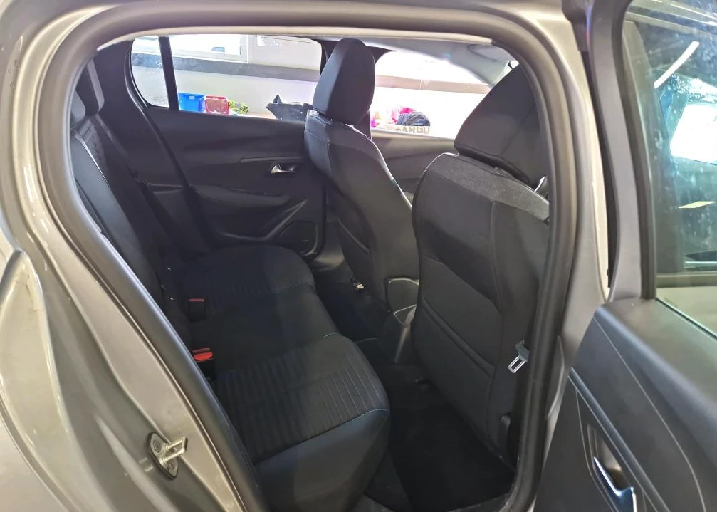 Peugeot 208 1.2 PureTech LED Klima, снимка 8 - Автомобили и джипове - 53861206