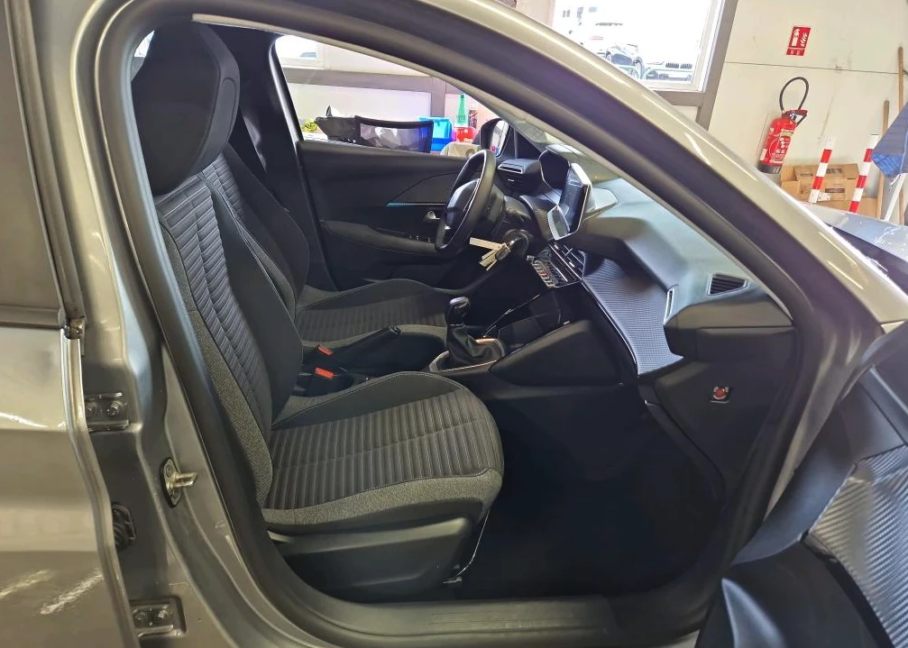 Peugeot 208 1.2 PureTech LED Klima, снимка 7 - Автомобили и джипове - 53861206