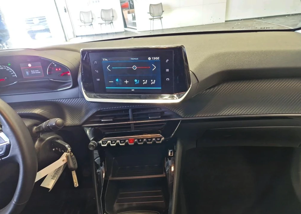 Peugeot 208 1.2 PureTech LED Klima, снимка 6 - Автомобили и джипове - 53861206