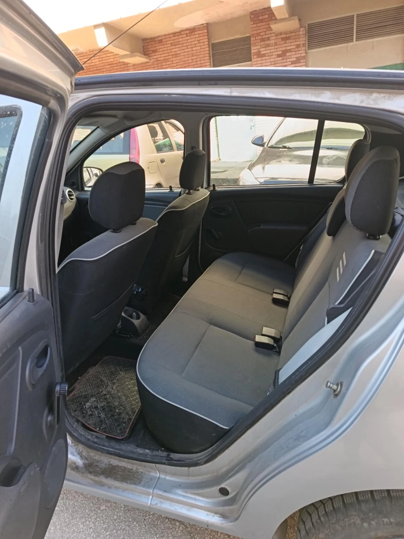 Dacia Sandero 1.2 Газ/Бензин, снимка 4 - Автомобили и джипове - 54226865