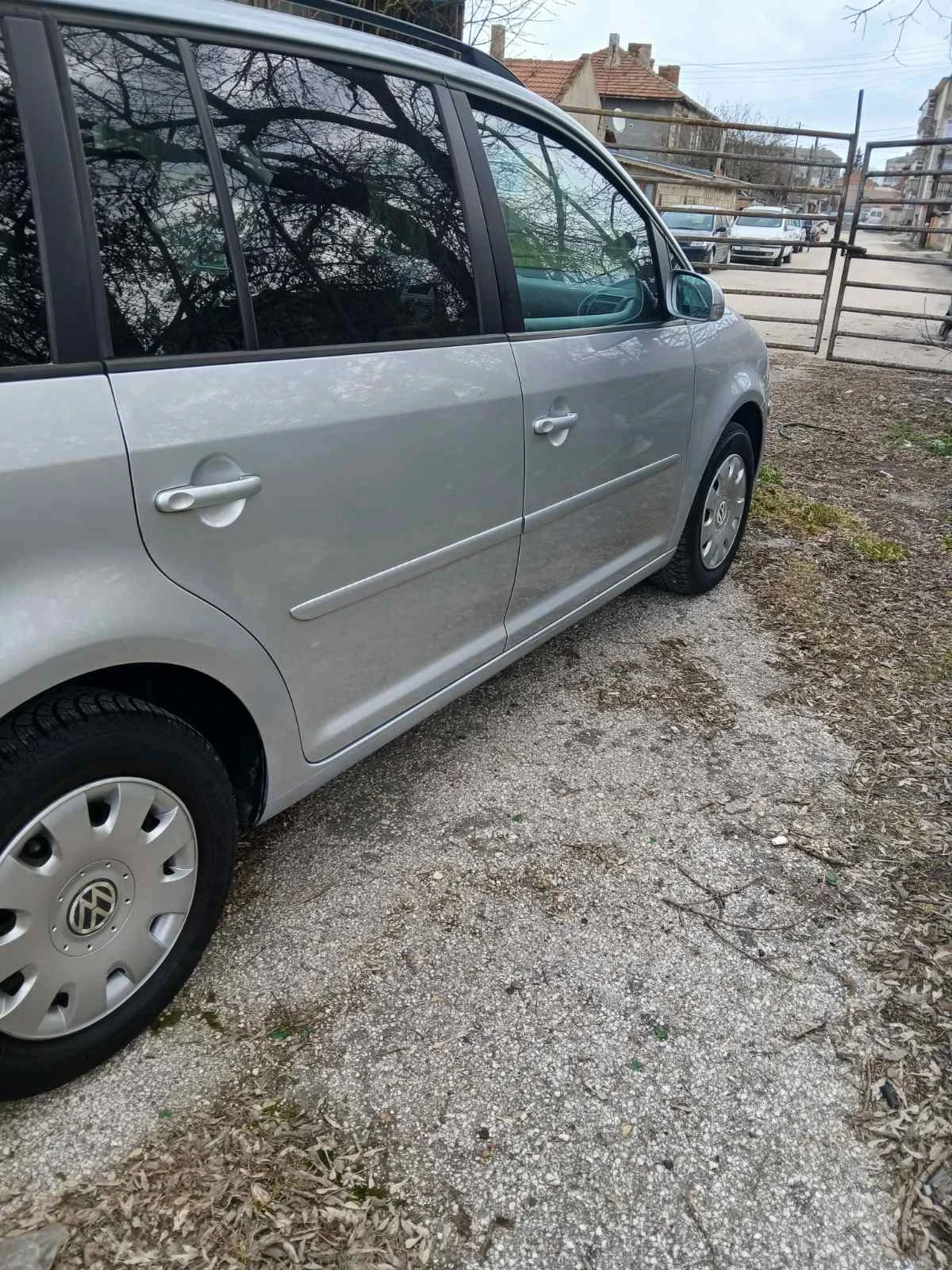 VW Touran, снимка 4 - Автомобили и джипове - 53929215