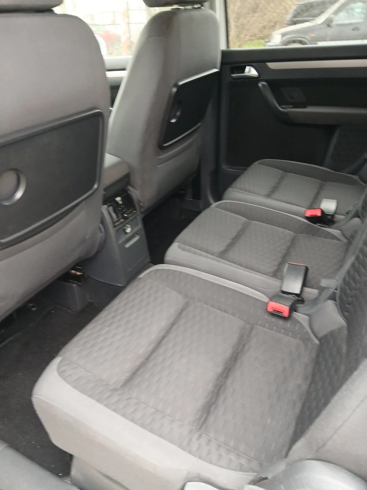 VW Touran, снимка 17 - Автомобили и джипове - 53929215