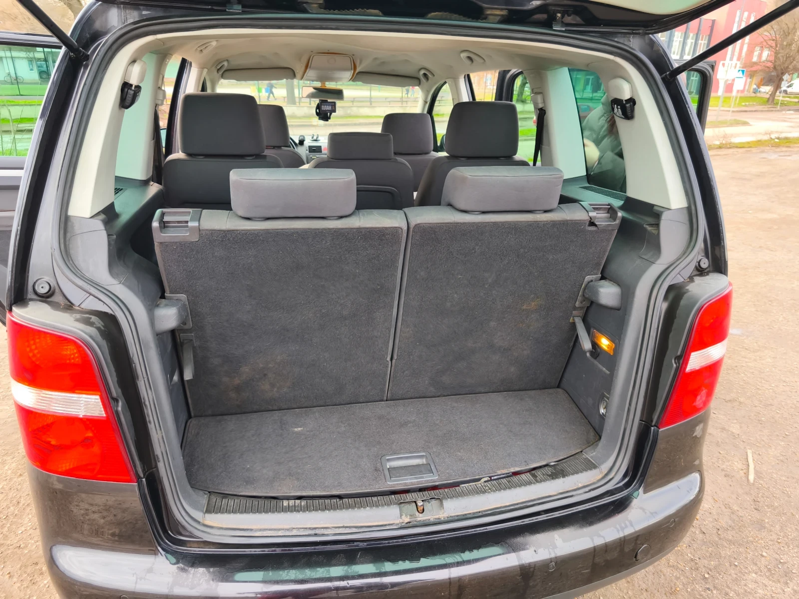 VW Touran, снимка 4 - Автомобили и джипове - 53966091