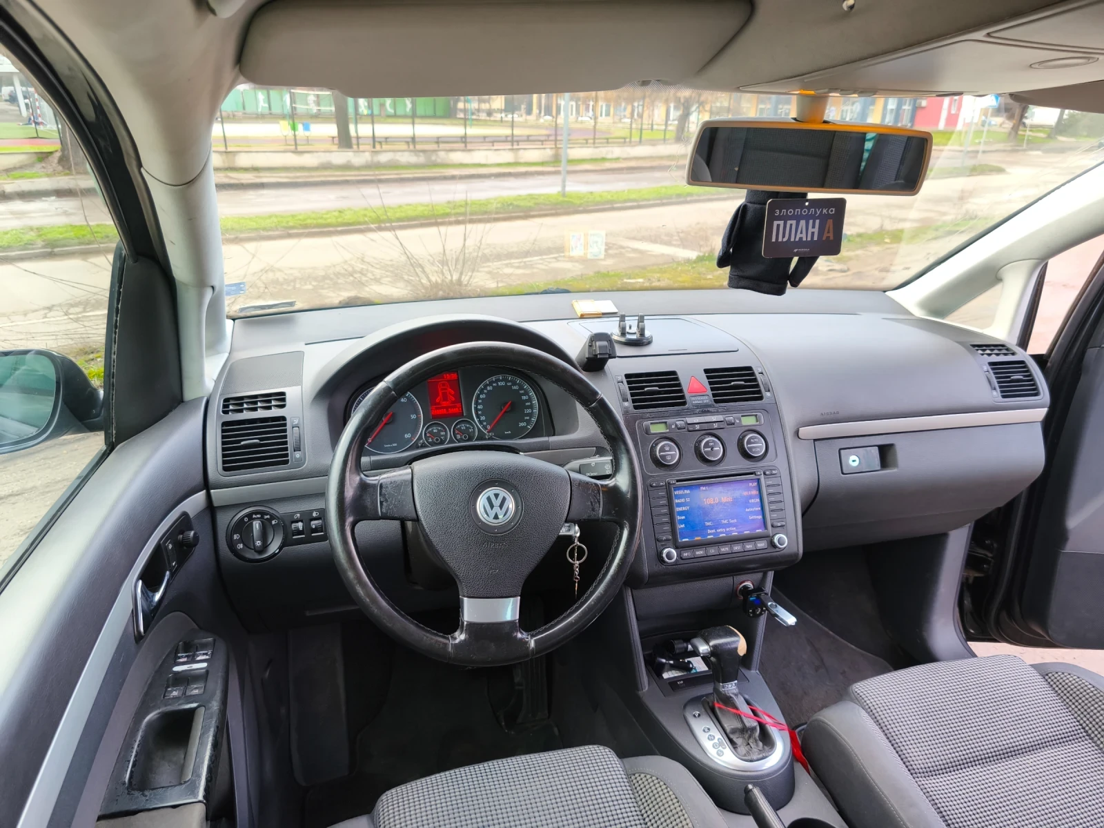 VW Touran, снимка 6 - Автомобили и джипове - 53966091