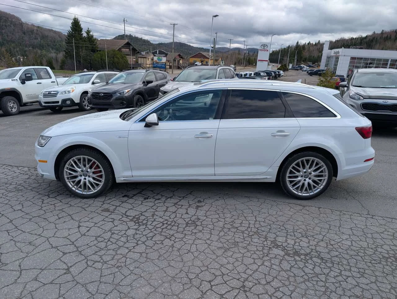 Audi A4 Allroad * Progressiv * ОБДУХВАНЕ * ПОДГРЕВ * КАМЕРА * NAVI, снимка 2 - Автомобили и джипове - 54417721