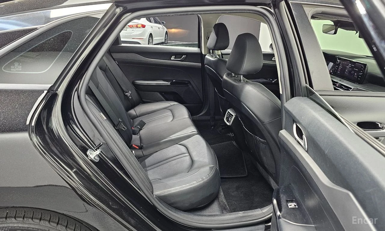 Kia K5 2.0 Prestige* ПОДГРЕВ* ОБДУХВАНЕ* КРАЙНА ЦЕНА* , снимка 13 - Автомобили и джипове - 54712371