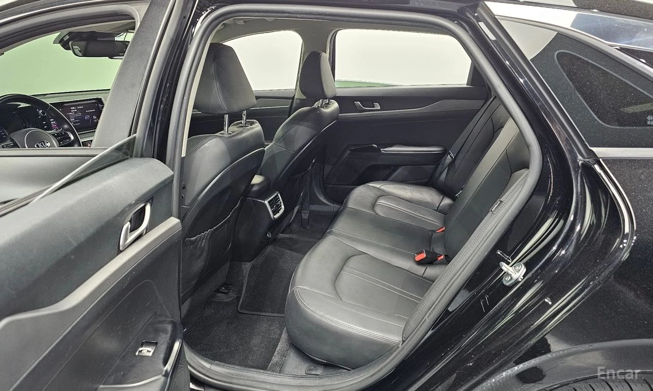 Kia K5 2.0 Prestige* ПОДГРЕВ* ОБДУХВАНЕ* КРАЙНА ЦЕНА* , снимка 14 - Автомобили и джипове - 54712371